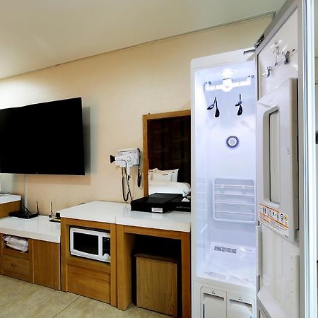 White Tourist Hotel จอนจู ภายนอก รูปภาพ