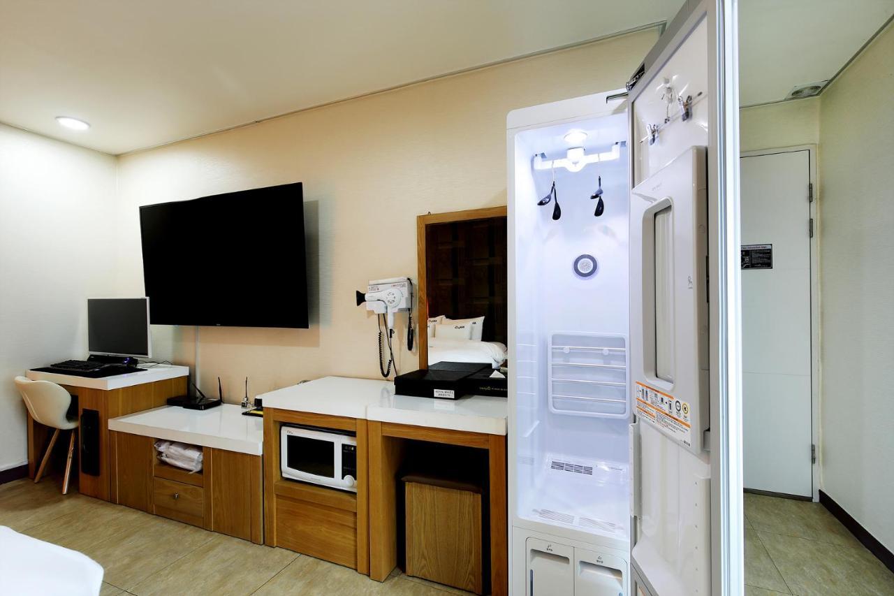 White Tourist Hotel จอนจู ภายนอก รูปภาพ