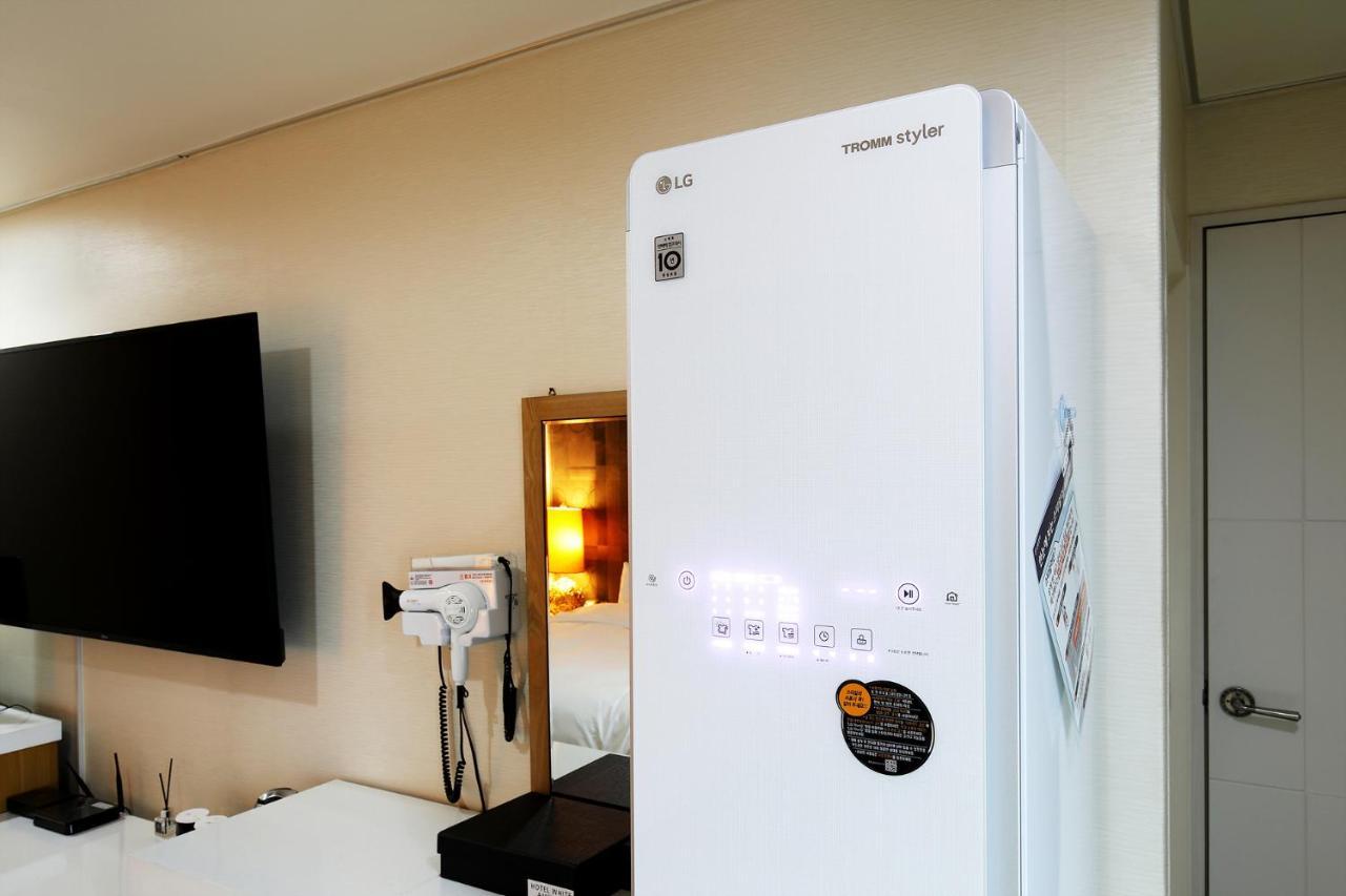 White Tourist Hotel จอนจู ภายนอก รูปภาพ