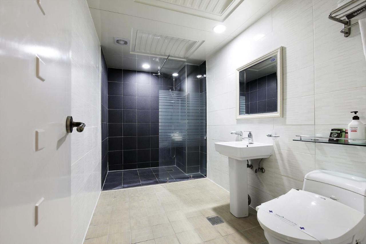 White Tourist Hotel จอนจู ภายนอก รูปภาพ