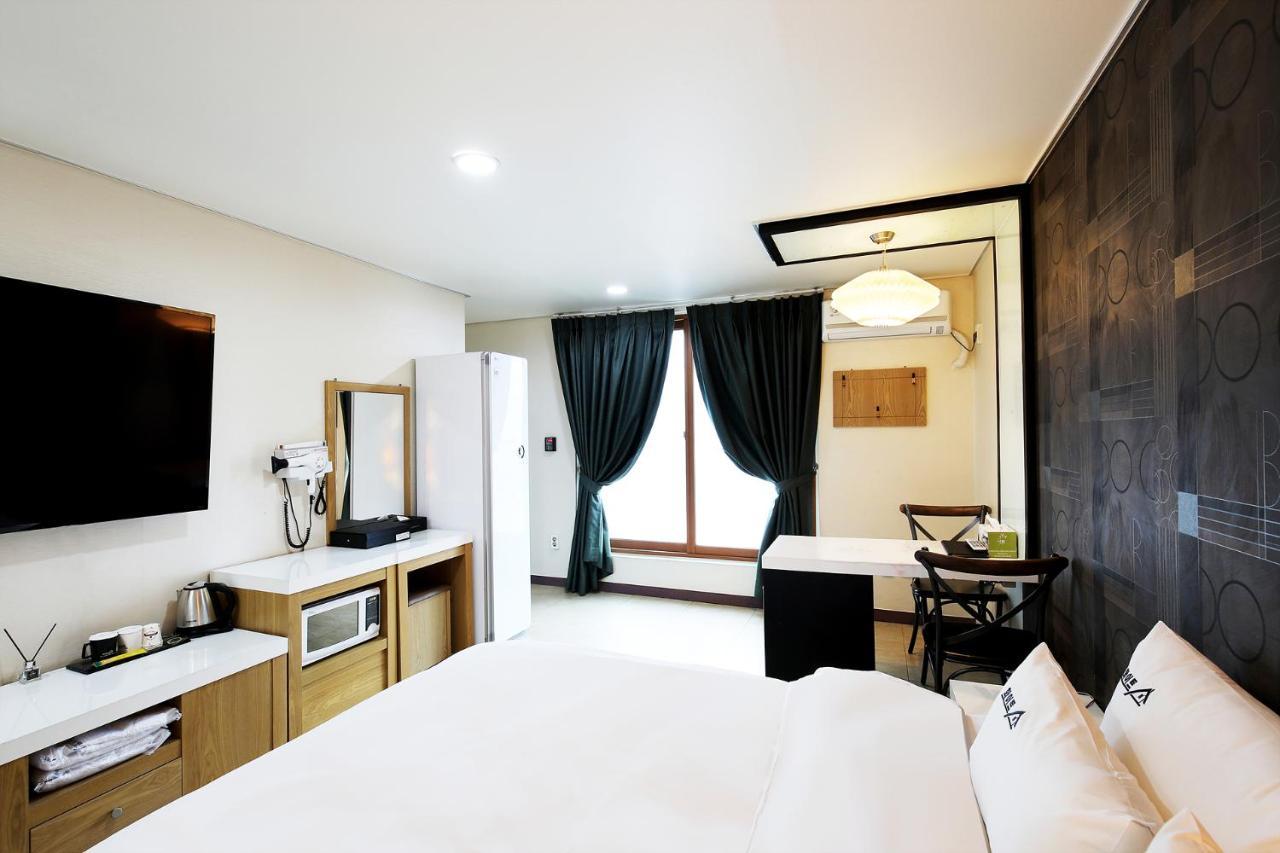 White Tourist Hotel จอนจู ภายนอก รูปภาพ