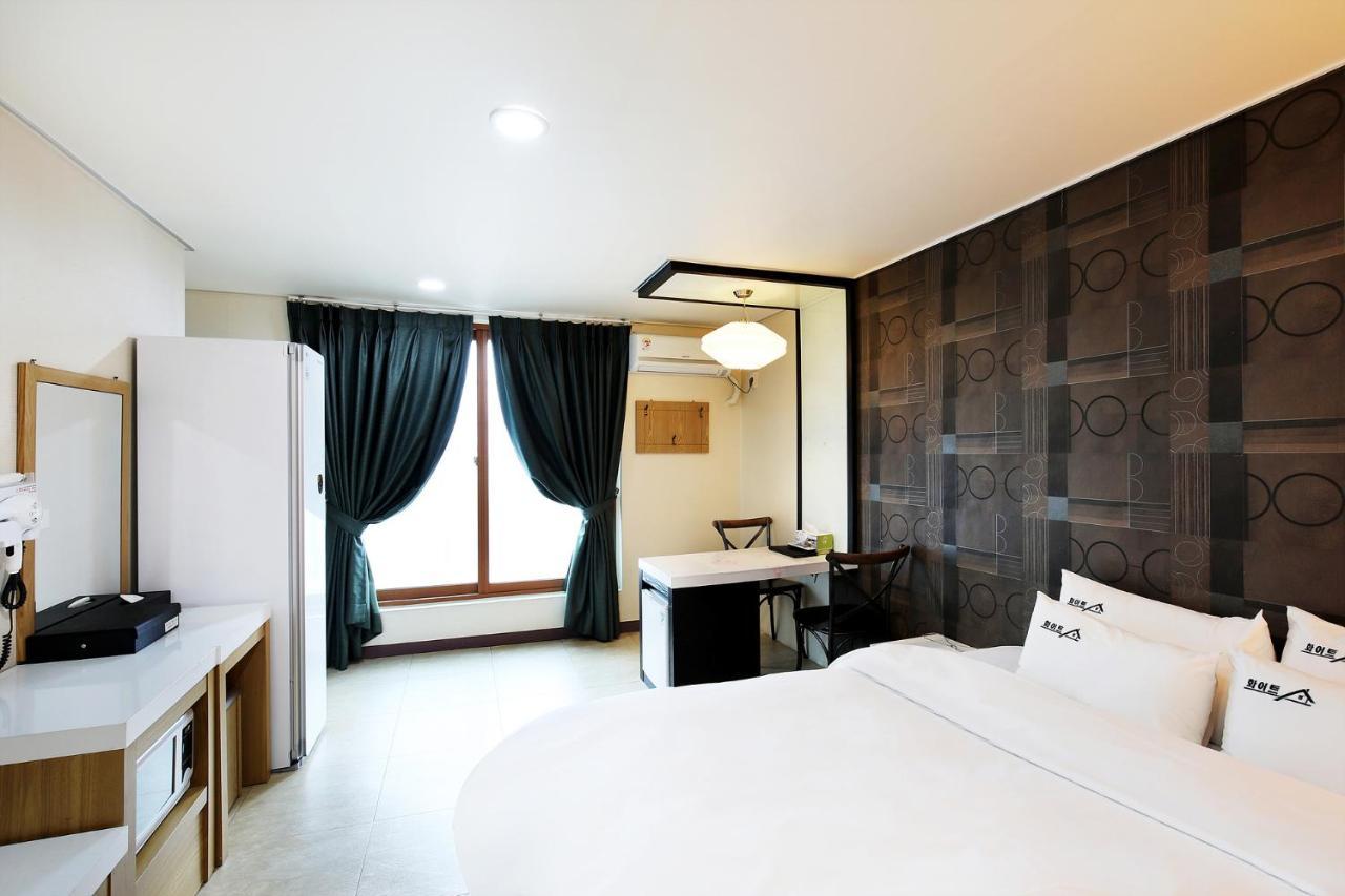 White Tourist Hotel จอนจู ภายนอก รูปภาพ
