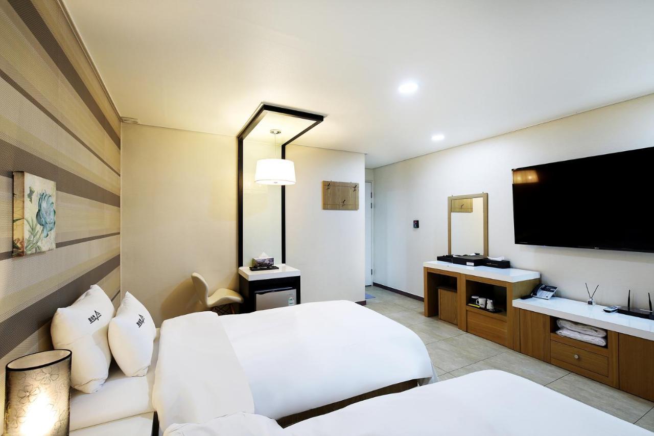 White Tourist Hotel จอนจู ภายนอก รูปภาพ