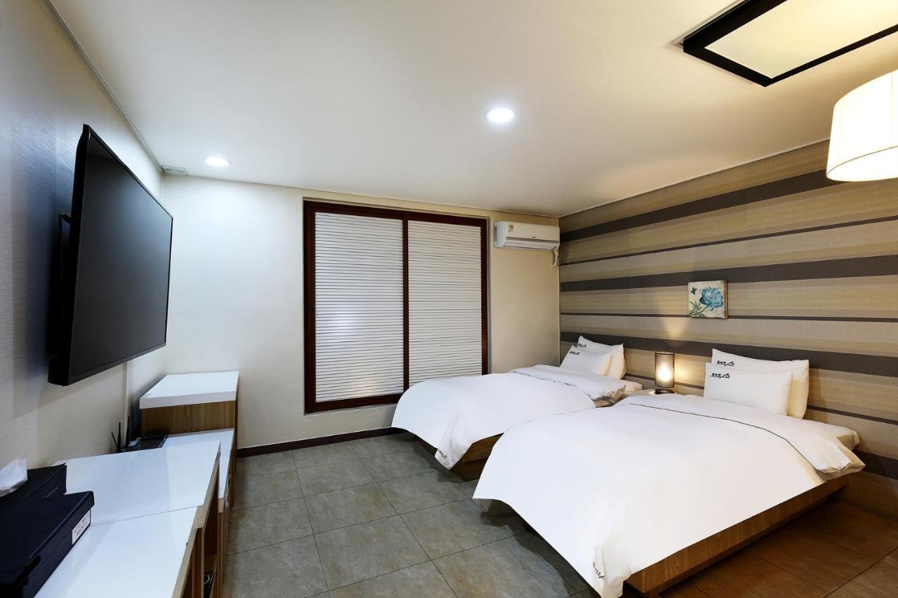 White Tourist Hotel จอนจู ภายนอก รูปภาพ