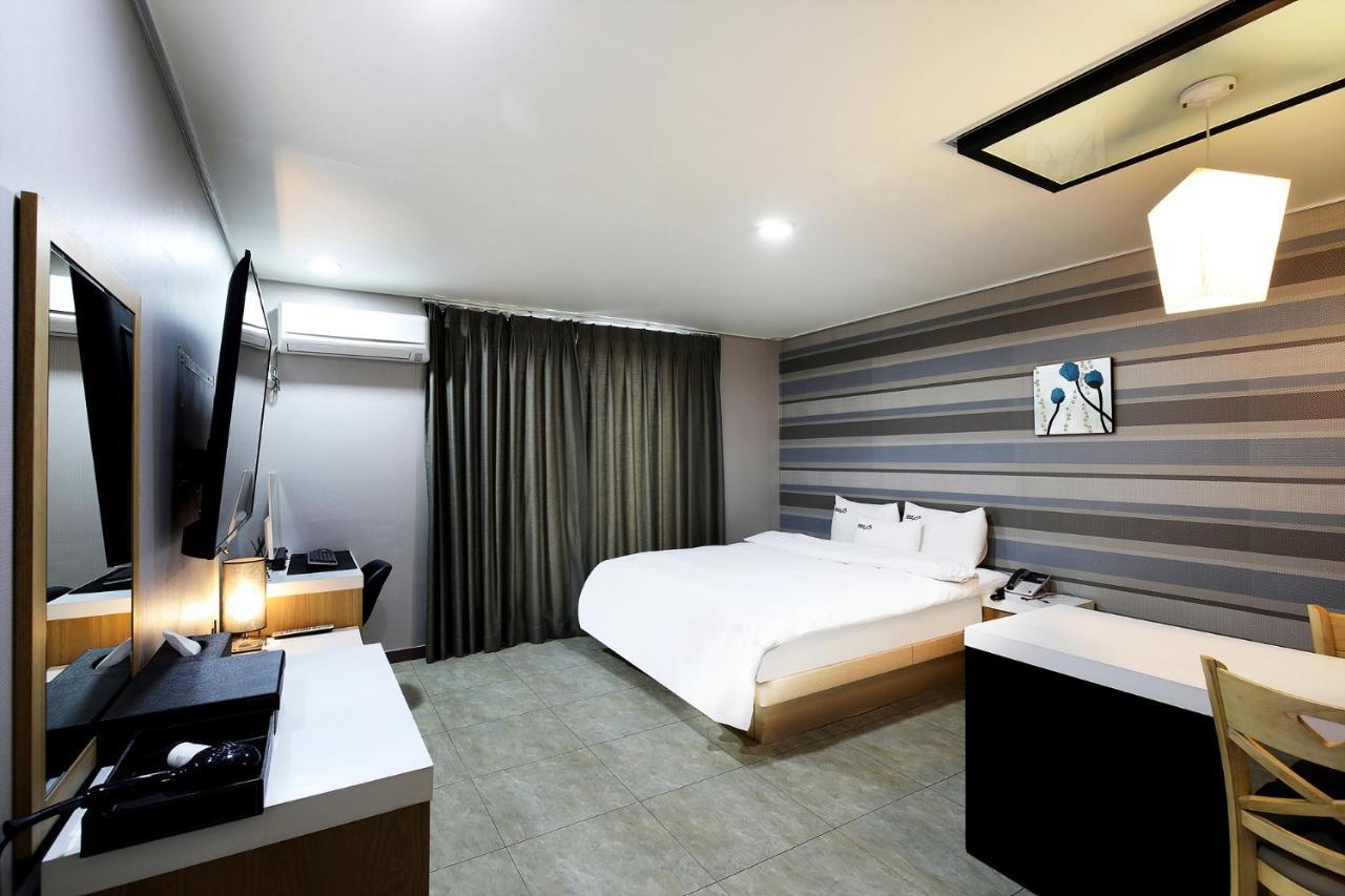 White Tourist Hotel จอนจู ภายนอก รูปภาพ