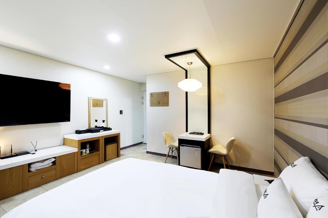 White Tourist Hotel จอนจู ภายนอก รูปภาพ