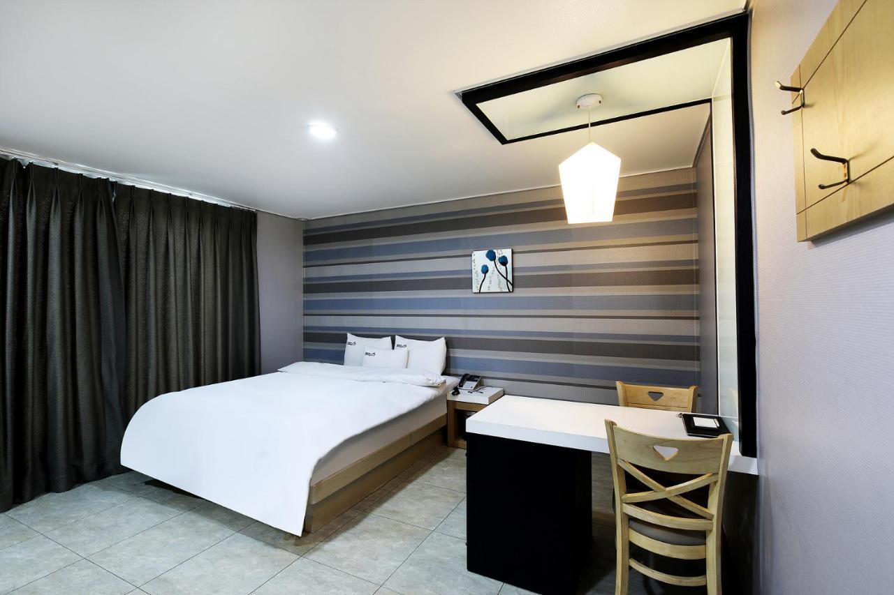 White Tourist Hotel จอนจู ภายนอก รูปภาพ