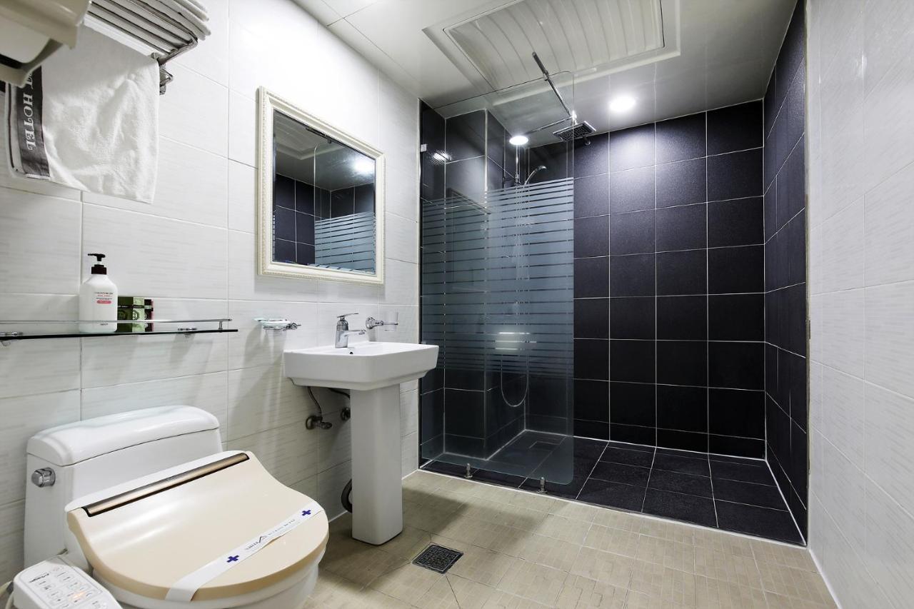 White Tourist Hotel จอนจู ภายนอก รูปภาพ