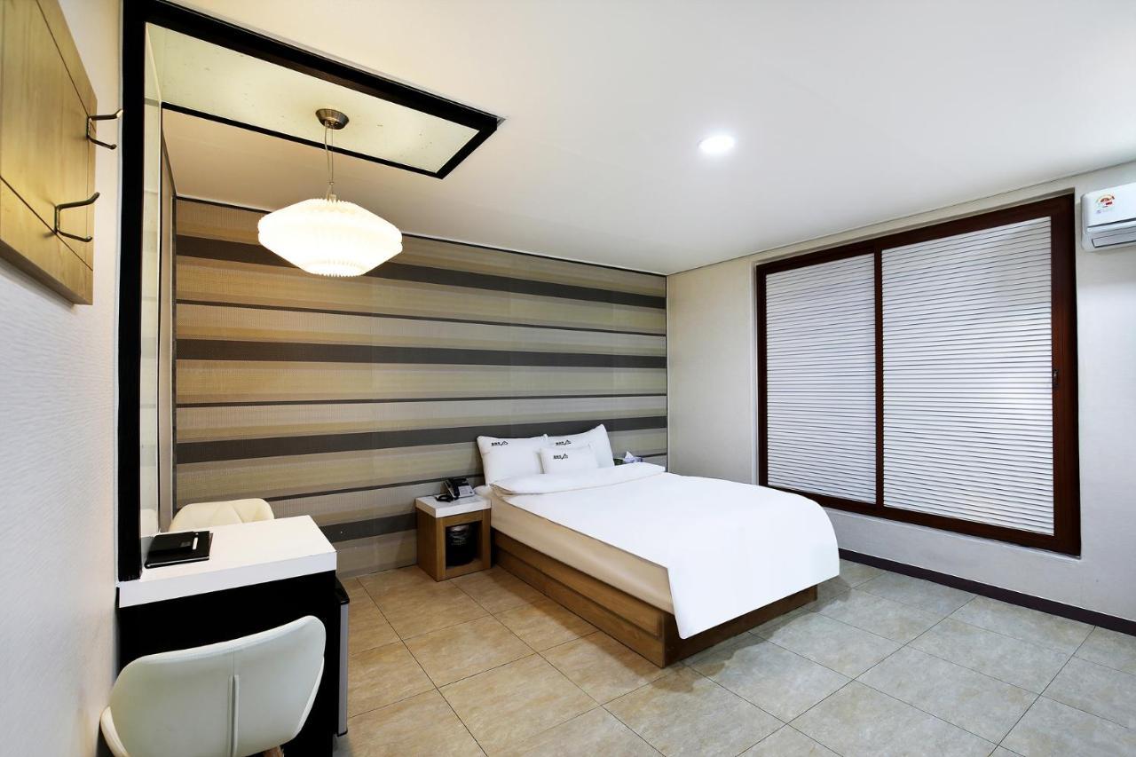 White Tourist Hotel จอนจู ภายนอก รูปภาพ