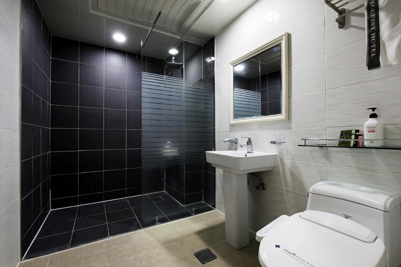 White Tourist Hotel จอนจู ภายนอก รูปภาพ