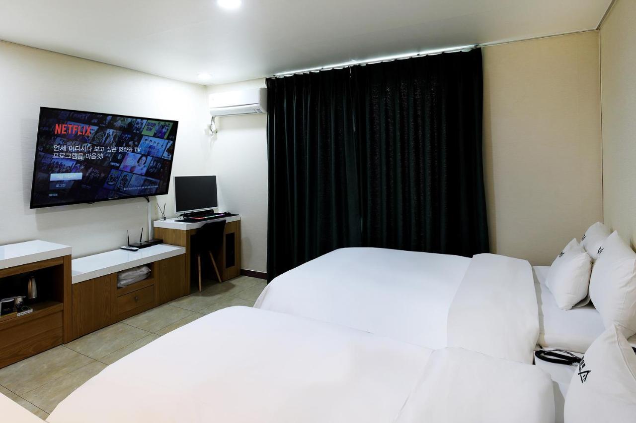 White Tourist Hotel จอนจู ภายนอก รูปภาพ