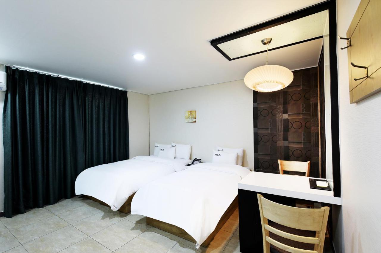 White Tourist Hotel จอนจู ภายนอก รูปภาพ