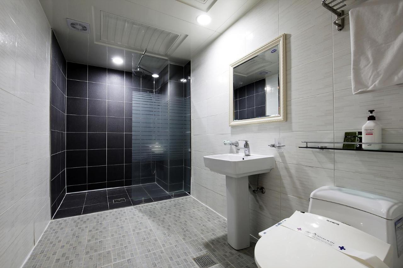 White Tourist Hotel จอนจู ภายนอก รูปภาพ