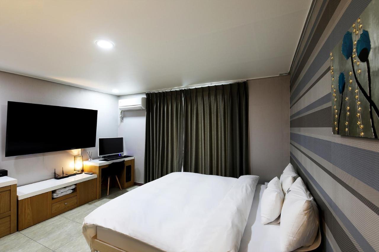 White Tourist Hotel จอนจู ภายนอก รูปภาพ
