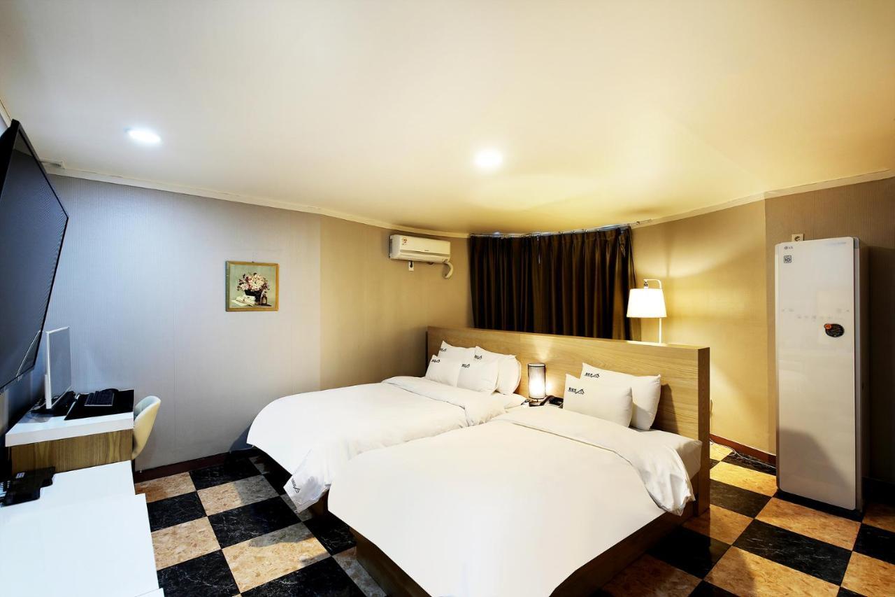White Tourist Hotel จอนจู ภายนอก รูปภาพ
