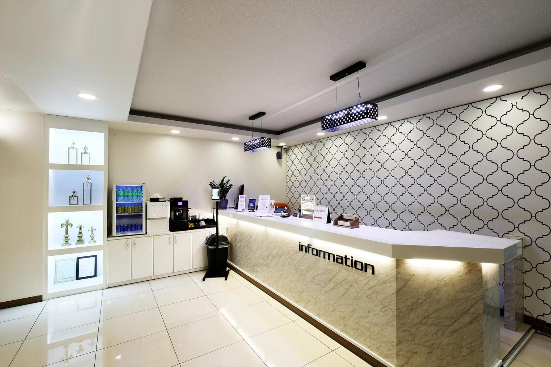 White Tourist Hotel จอนจู ภายนอก รูปภาพ
