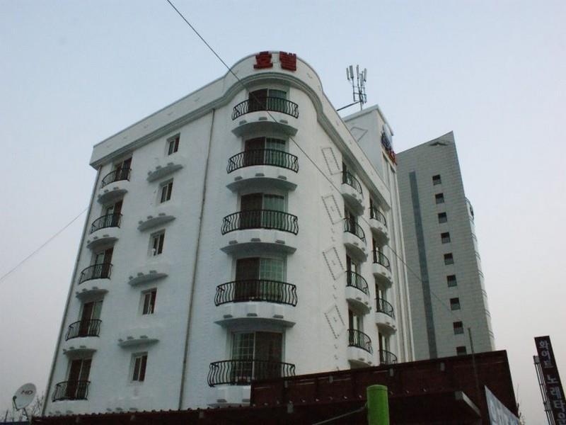 White Tourist Hotel จอนจู ภายนอก รูปภาพ