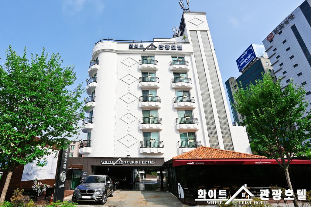 White Tourist Hotel จอนจู ภายนอก รูปภาพ