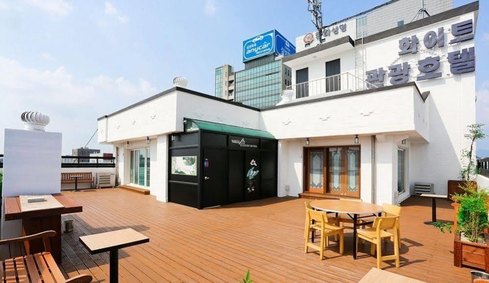 White Tourist Hotel จอนจู ภายนอก รูปภาพ